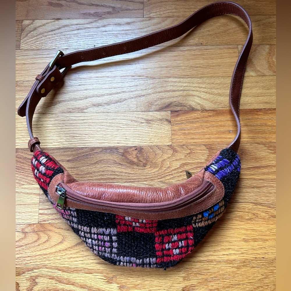 VINTAGE MOROCCAN KILIM BELT BAG